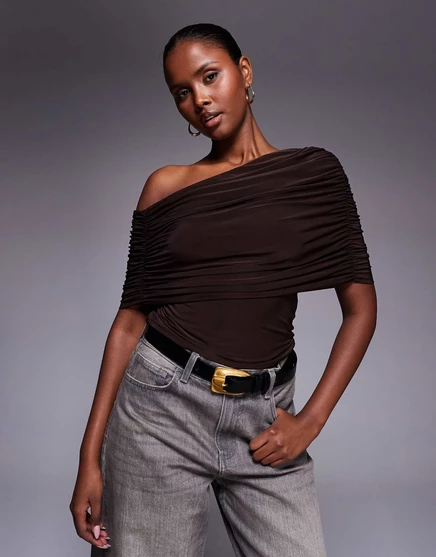 Облегающий асимметричный топ с накидкой на плечах от ASOS DESIGN коричневого цвета brown