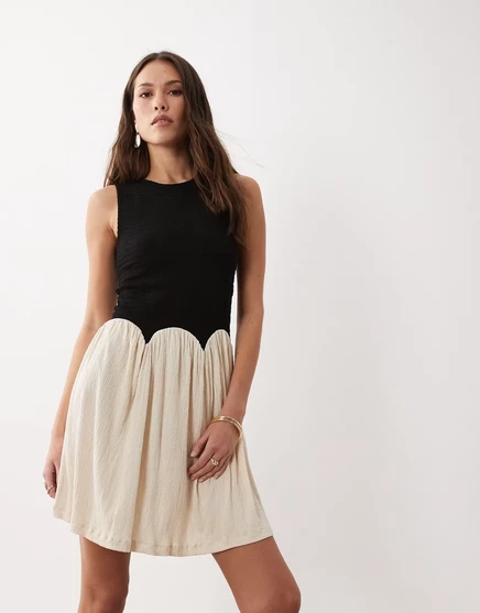 Женское мини-платье ASOS Design колор-блок, черно-кремовое