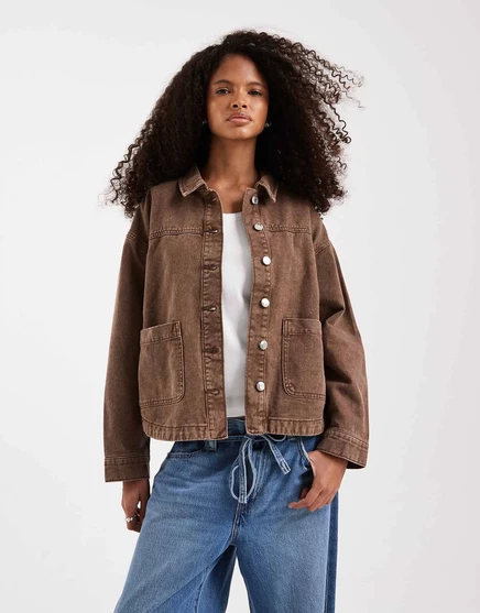 Джинсовая куртка Vero Moda с передними карманами коричневого цвета, застиранная