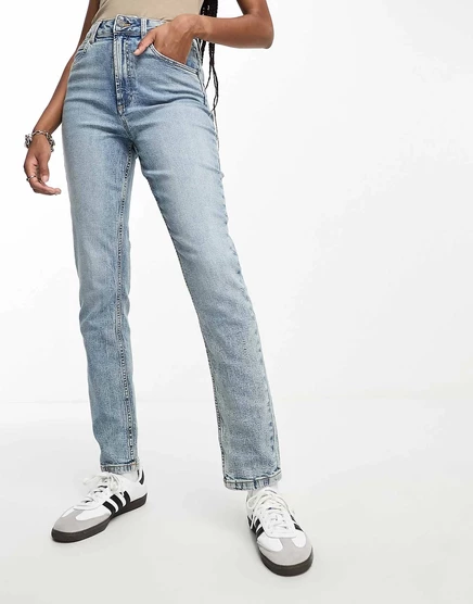 Голубые узкие джинсы Mom ASOS DESIGN Tall mid blue
