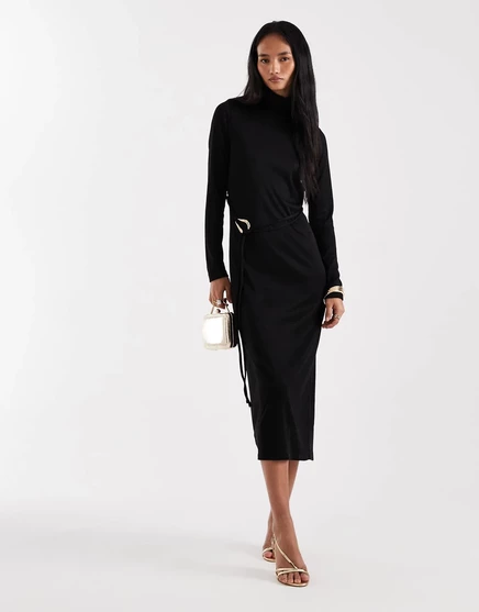 Черное макси-платье Vero Moda с высоким воротом и длинным рукавом, подпоясанное поясом black solid