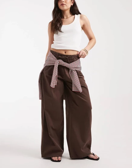 Широкие облегающие джинсы Vero Moda Valeria средней посадки шоколадного цвета