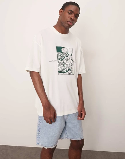 ДИЗАЙНЕРСКАЯ футболка оверсайз от ASOS с изображением кафе кремового цвета coconut milk