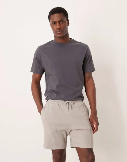 ДИЗАЙНЕРСКИЕ облегающие шорты из трикотажа вафельной вязки ASOS DESIGN из серого свитшота серого цвета с защипами