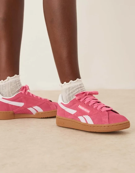 Кроссовки Reebok Club C Grounds розового и белого цветов на резиновой подошве bright pink