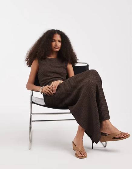 Женское макси-платье Vero Moda с драпировкой, шоколадное