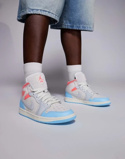 Кроссовки Nike Air Jordan 1 Mid NA4 белого, розового и синего цветов white