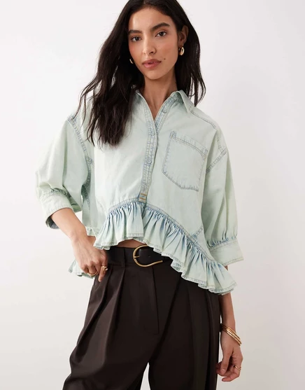 Джинсовая рубашка Free People bailey с баской-оборкой светлого оттенка, постиранная light tint wash
