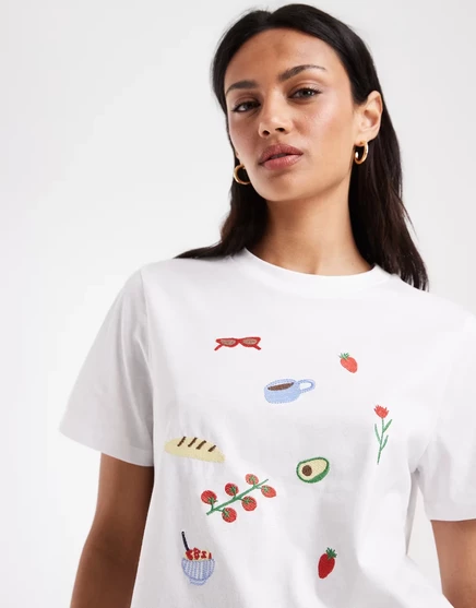 Футболка с графическим принтом PIECES embroidered moments белого цвета, ярко-белая
