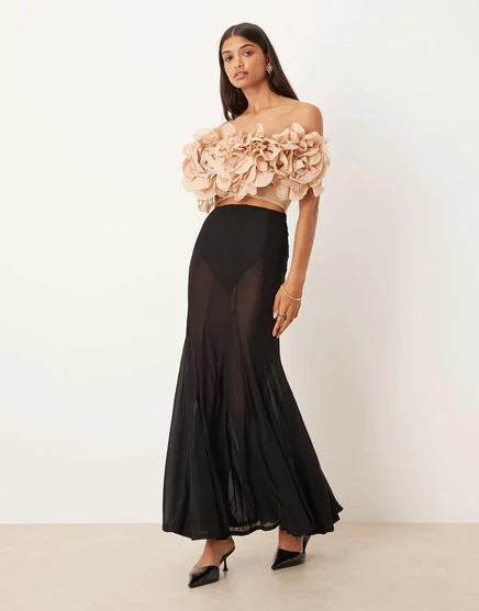 Монохромное макси-платье ASOS DESIGN с открытыми плечами и цветочными узорами mono