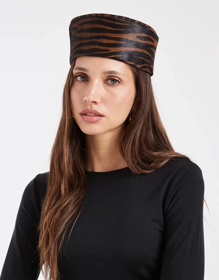 Женская шляпка-пилбокс ASOS Design кожаная, коричневая зебра