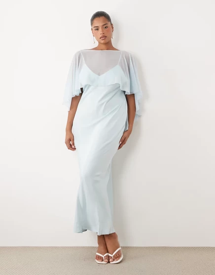 Многослойное макси-платье ASOS DESIGN Curve из атласа с накидкой светло-голубого цвета