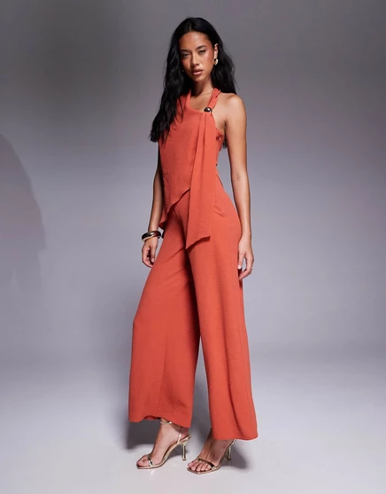 ДИЗАЙНЕРСКИЙ комбинезон ASOS с отделкой на бретелях цвета ржавчины rust