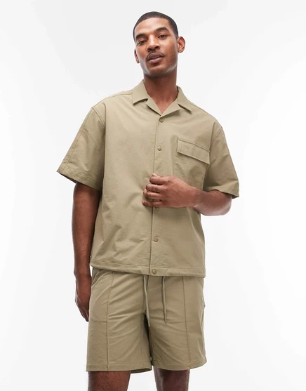 Рубашка ASOS DESIGN motionMAX™ oversize из эластичной ткани в четыре стороны цвета хаки