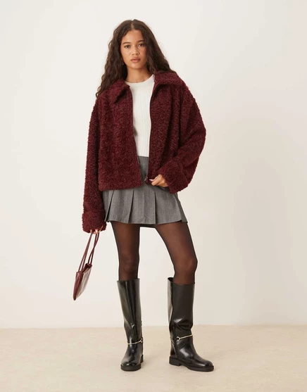 ДИЗАЙНЕРСКИЙ бордж из синели ASOS с воротником бордового цвета burgundy