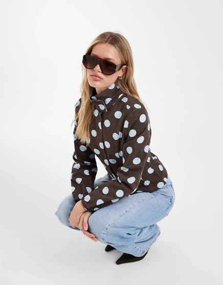 Женская джинсовая куртка ASOS Design приталенная в горошек