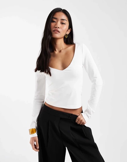 Женский топ ASOS Design с глубоким V-образным вырезом, кремовый