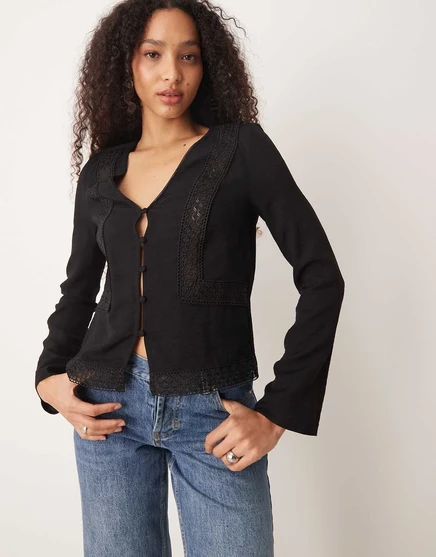 ДИЗАЙНЕРСКИЙ топ с длинными рукавами и кружевной отделкой ASOS DESIGN black