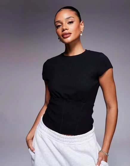 Топ с коротким рукавом в мелкую рубчик от ASOS DESIGN черного цвета с деталями в шве на талии black