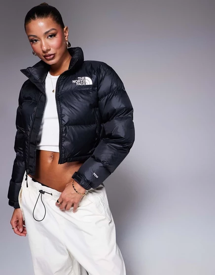 Черный укороченный пуховик The North Face Nuptse black