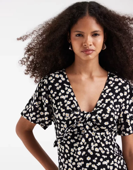 Женское мини‑платье Vero Moda Easy Joy с бантом, черное в ромашку