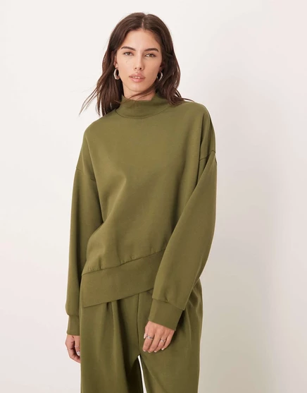 Свитшот ASOS DESIGN interlock с воронкообразным вырезом и асимметричным низом зеленого цвета хаки khaki