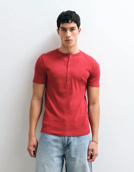 Мужская футболка ASOS Design muscle fit с воротником хенли, красная