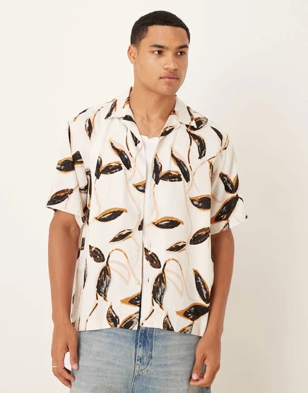 Рубашка с воротником Selected Homme camp с кремово-коричневым принтом в виде листьев egret floral all over print