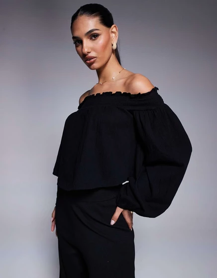 Топ с открытыми плечами и воздушным рукавом-баллончиком ASOS DESIGN черного цвета black