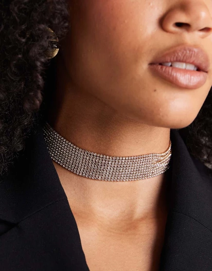 Многорядное колье ASOS DESIGN с отделкой из искусственных кристаллов золотого оттенка gold