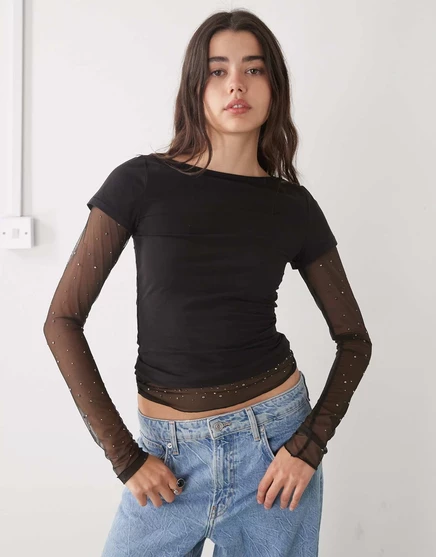 Двухслойный топ Monki с бриллиантовым рукавом черного цвета black dark