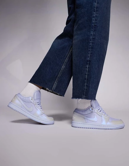 Кроссовки Nike Air Jordan 1 Low SE V3 светло-голубого цвета light blue