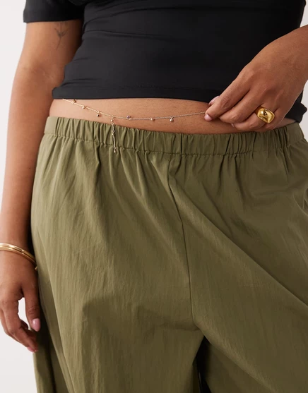 Цепочка ASOS DESIGN Curve для живота с разноцветными каплями драгоценных камней multi