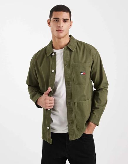 Верхняя рубашка с логотипом Tommy Jeans на кармане зеленого цвета mgreen