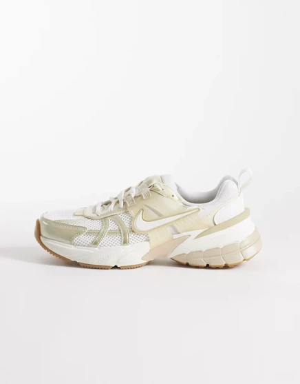 Женские кроссовки Nike V2K Run бежево-белые