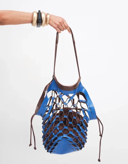 Женская сумка-тоут ASOS Design с лазерной отделкой, шоколадная