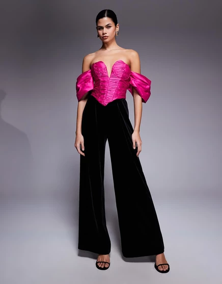 Роскошный комбинезон ASOS из атласа и бархата с открытыми плечами черного цвета black