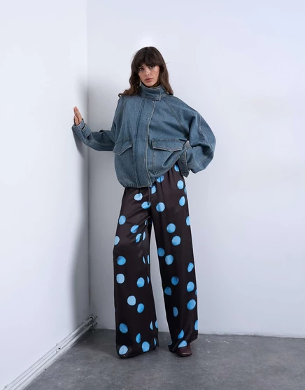 Атласные брюки Topshop с широкими штанинами и завязками на талии в горошек cow