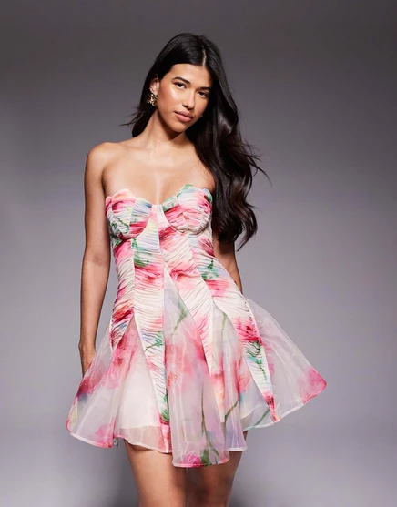 Роскошное мини-платье-бандо ASOS с чашечкой-гребешком и цветочным узором blurred floral