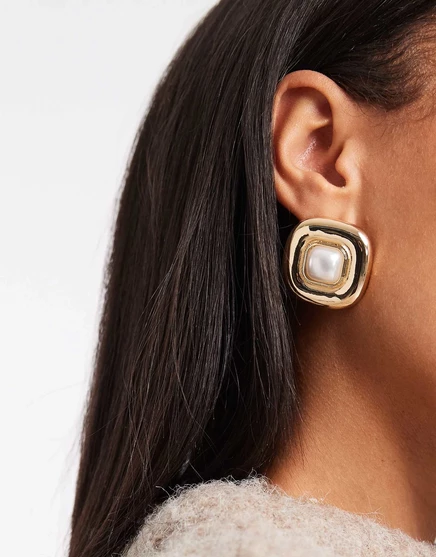ДИЗАЙНЕРСКИЕ квадратные серьги-гвоздики ASOS с искусственным жемчугом в центре золотого оттенка gold
