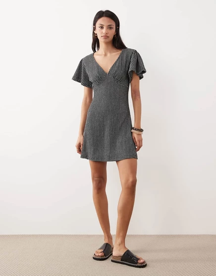 Облегающее мини-платье ASOS DESIGN с v-образным вырезом из черной клетчатой ткани в полоску