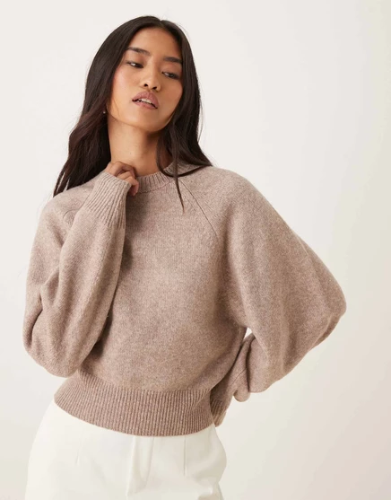 ДИЗАЙНЕРСКИЙ свитер ASOS с круглым вырезом и деталями в виде реглана цвета мокко chocolate