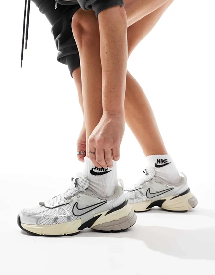 Унисекс кроссовки Nike V2K Run, бело-серебристые