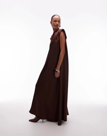 Атласное макси-платье с широкими плечами от ASOS DESIGN шоколадного цвета chocolate