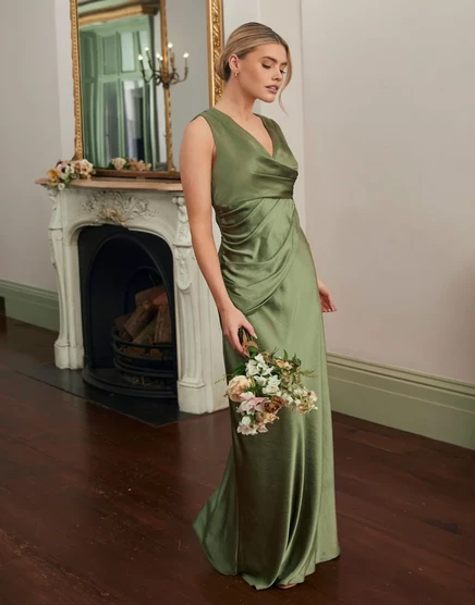 Макси-платье Six Stories Bridesmaid с атласным капюшоном и V-образным вырезом цвета мох-грин moss green