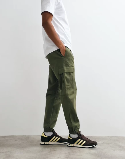 Узкие брюки-карго с манжетами от Jack &amp Jones цвета хаки green olive night