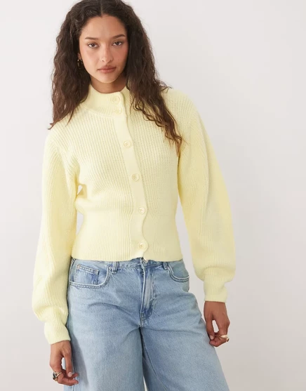 Дизайнерский вязаный кардиган с воронкообразным вырезом от ASOS цвета желтой пахты buttermilk