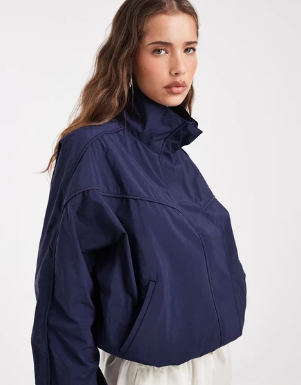 Куртка-ветровка ASOS DESIGN performance из ткани с воронкообразным вырезом темно-синего цвета
