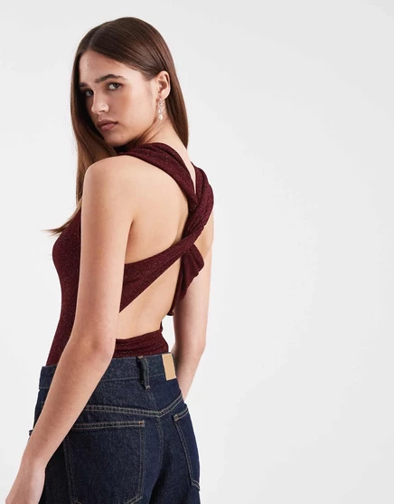 Боди Miss Selfridge с закручивающейся спинкой из блестящей ткани burgundy