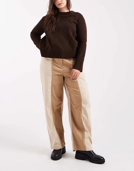 ОБЛЕГАЮЩИЕ брюки ASOS DESIGN Curve свободного кроя с прямыми штанинами, отстиранные в цветовой блок коричневого цвета brown